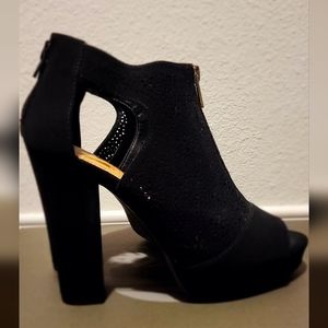 NEW Black heeled ankle boots / Botines negros de tacón